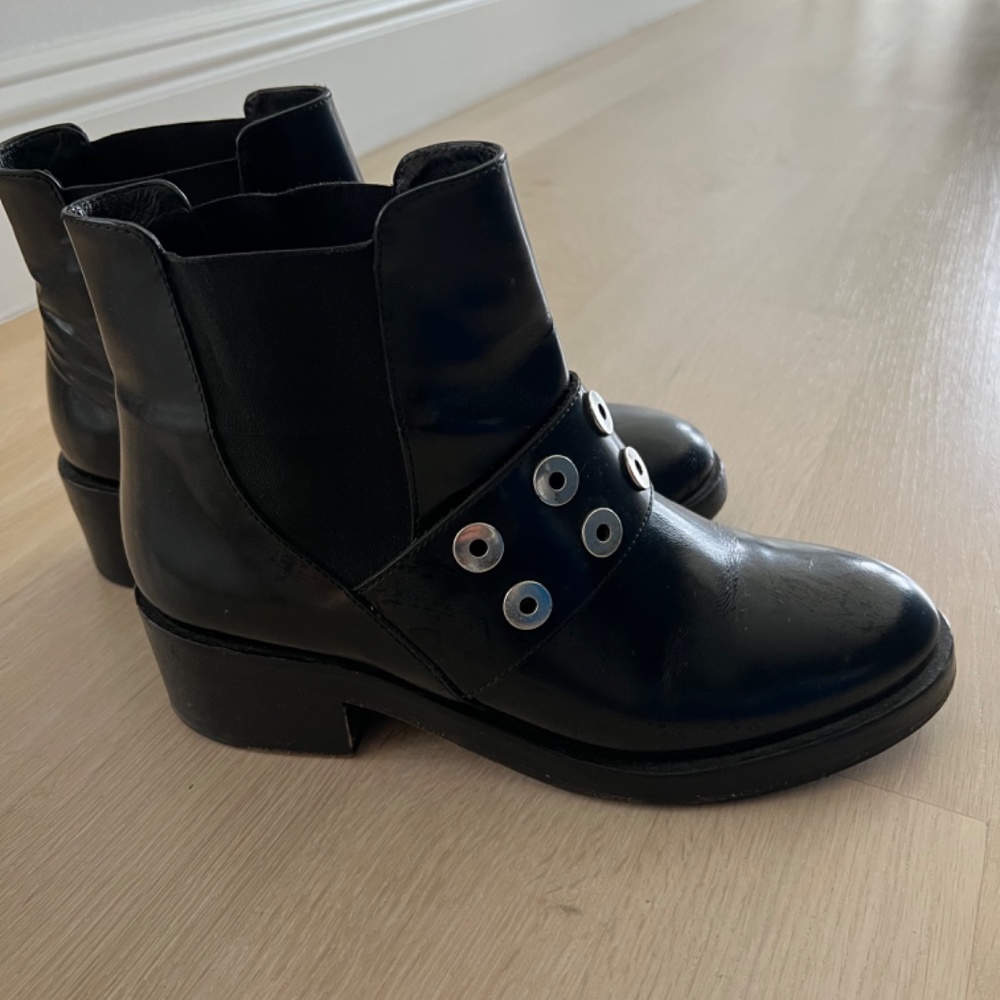 Sandros Alix Black Chelsea Boots With Silver Studd Hardware - Picture 4 of 5